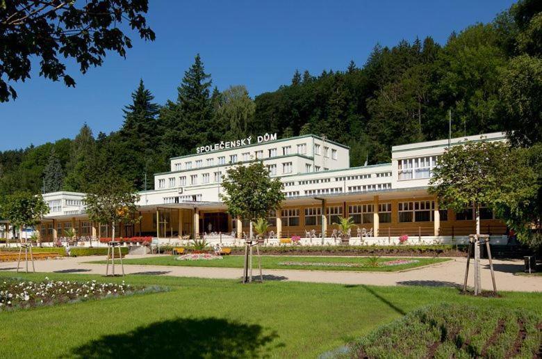 Апартаменты Kapsle Лугачовице Экстерьер фото