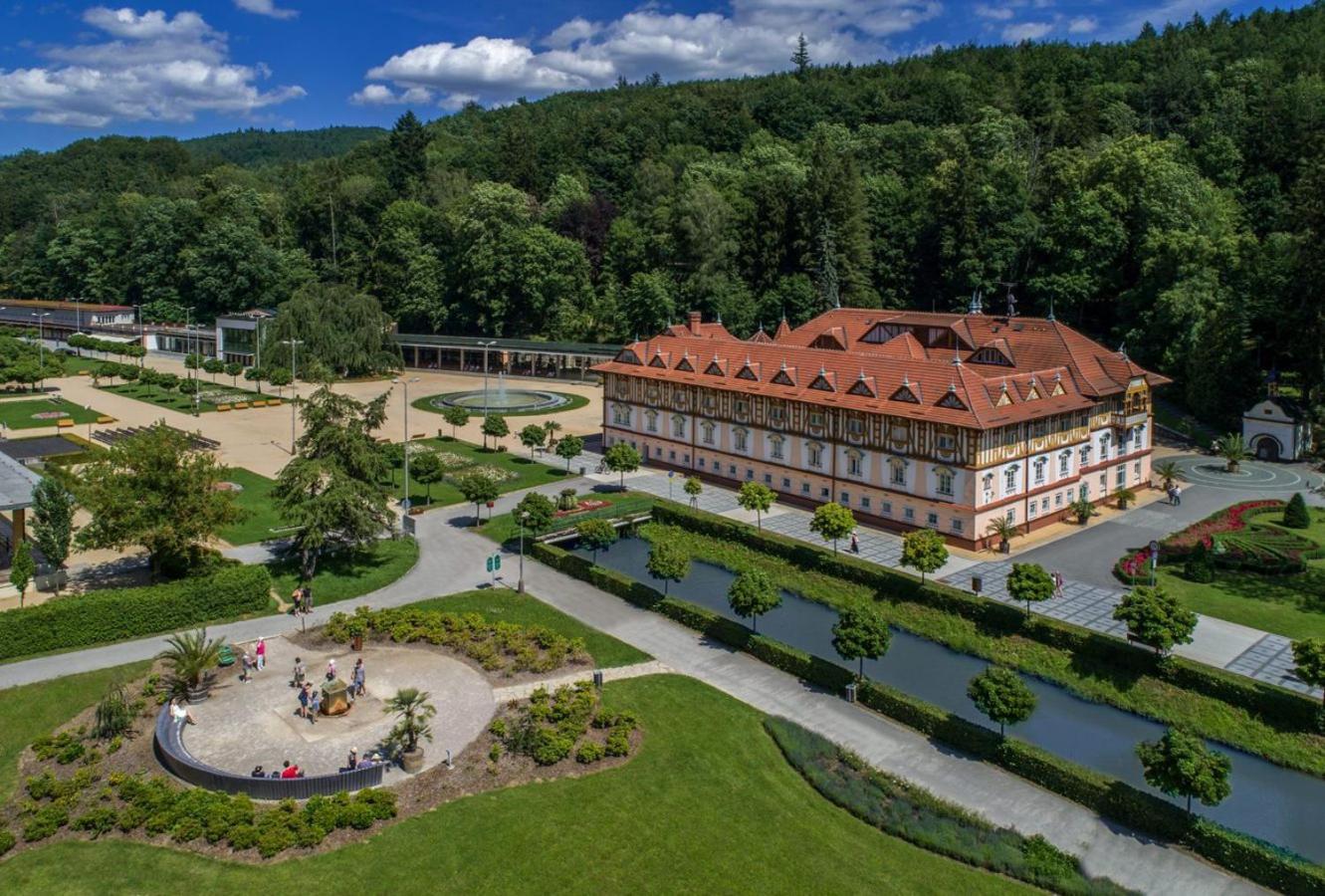 Апартаменты Kapsle Лугачовице Экстерьер фото