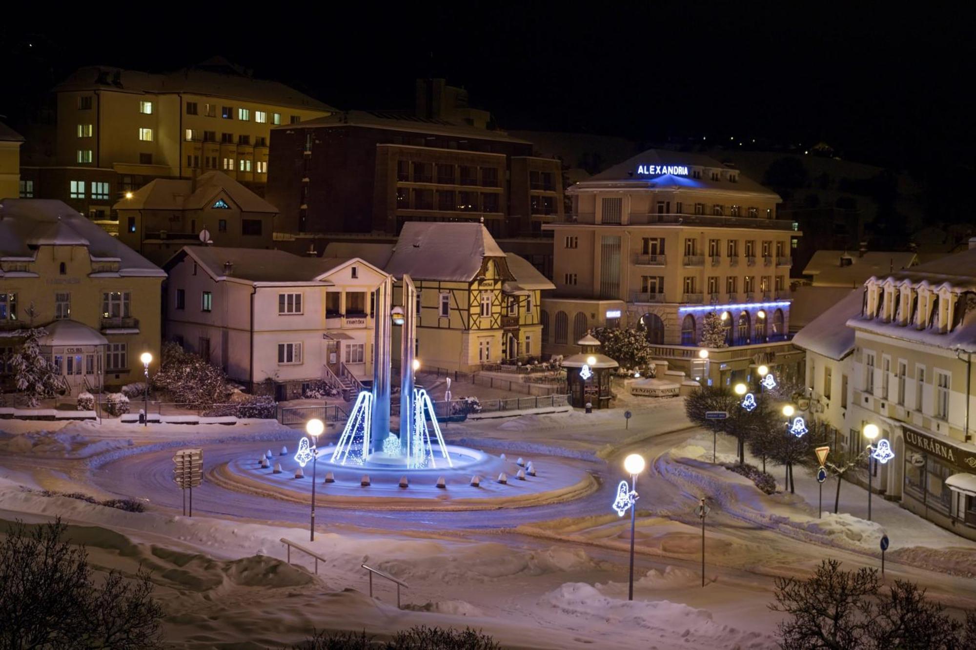 Апартаменты Kapsle Лугачовице Экстерьер фото